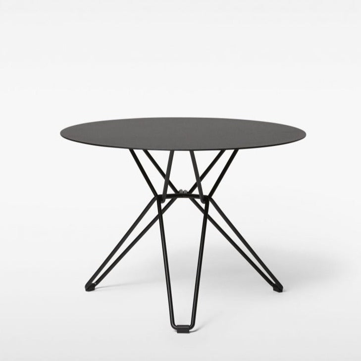 Tio Side Table fra Massproductions i fargen Black.