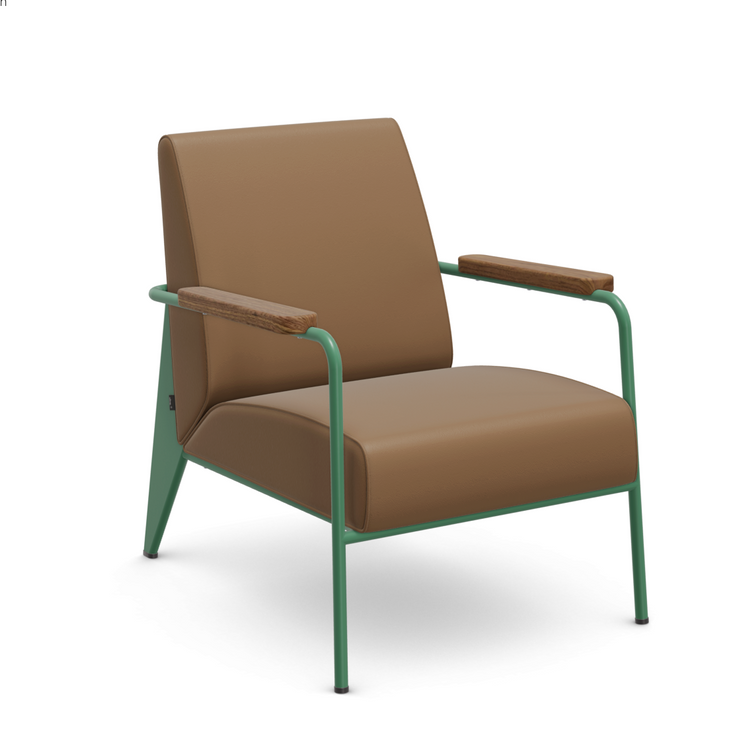 Eksempel: Prouvé Ble Vert ramme med leather premium i fargen camel, og armlener i valnøtt
