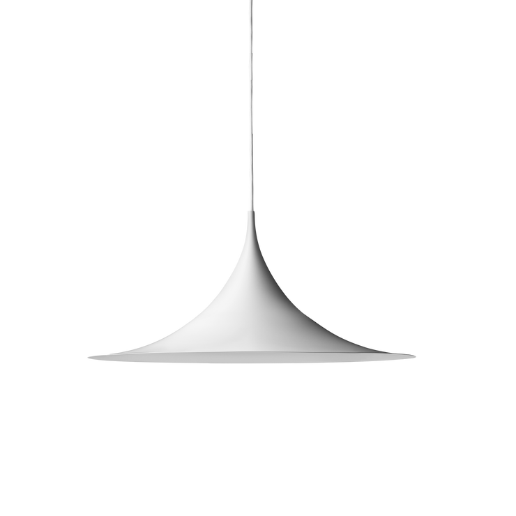 Design-duoen ville lage en lampe som hadde rene linjer og en geometrisk form. Resultatet ble en moderne klassiker som er unik, elegant og svevende. Vi synes den er ekstra fin i messing.