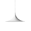Design-duoen ville lage en lampe som hadde rene linjer og en geometrisk form. Resultatet ble en moderne klassiker som er unik, elegant og svevende. Vi synes den er ekstra fin i messing.