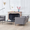 Sofaen har en liten kurve i ryggen som gjør den ekstra komfortabel og elegant
