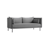 Sofa Silhouette 2-seter i tekstilet Coda 0182, sømmer i svart skinn og svarte metallbein.