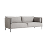 Sofa Silhouette 3-seter i tekstilet Ruskin 33, sømmer i svart skinn og svarte metallbein.