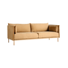 Sofa Silhouette 3-seter i tekstilet Linara 142, sømmer i cognacfarget skinn og eikebein.