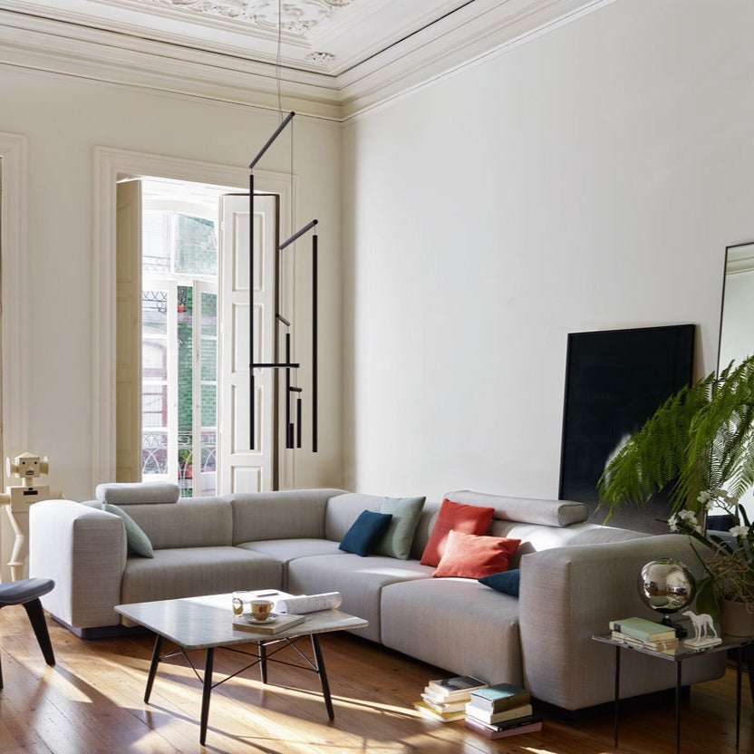 Vakker, funksjonell design med balanserte proporsjoner, god komfort og fine detaljer. Sofaen Soft Modular er myk og deilig, og kan bygges i forhold til interiøret ditt. Sofaen kommer i flere tekstiler og varianter, så ta kontakt hvis det er noe du ønsker deg. Trekket kan også tas av og renses.