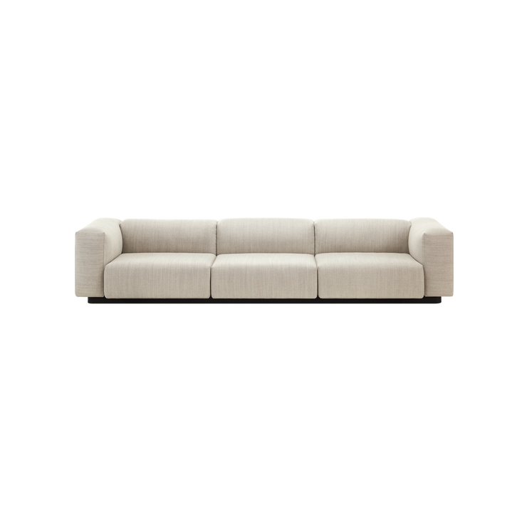 Den myke modulsofaen Soft Modular Sofa fra Vitra, ble designet av Jasper Morrison 2016. Designeren designet sofaen med tanke på at det skulle bli en oppdatert tolkning av en moderne klassiker, og følger hans designstrategi; «Super Normale».