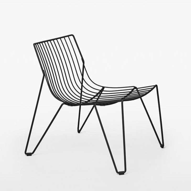 Tio Easy Chair fra Massproductions i fargen Black.