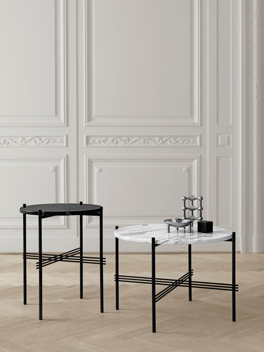 Bordet er designet av den dansk-italienske duoen GamFratesi, som lar seg inspirere av klassisk, dansk møbeltradisjon og italiensk design og konseptutvikling.