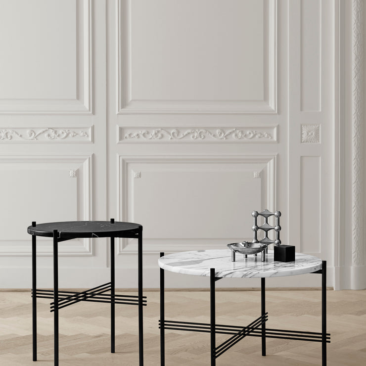 Bordet er designet av den dansk-italienske duoen GamFratesi, som lar seg inspirere av klassisk, dansk møbeltradisjon og italiensk design og konseptutvikling.