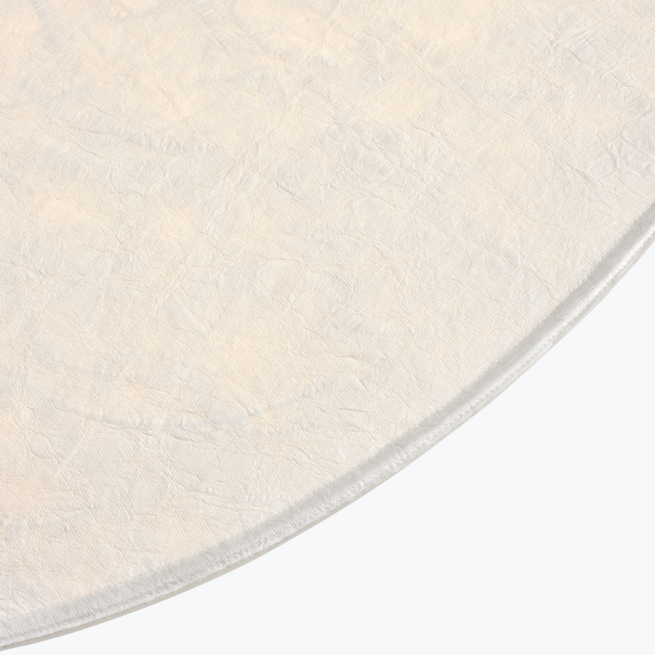 Skjermen er laget av et nytt type materiale kalt tyvek, som er både slitesterkt og 100 % resirkulerbart, og den papirlignende følselsen materialet gir skaper et behagelig lys som spres jevnt.