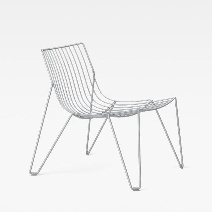 Tio Easy Chair fra Massproductions i versjon Hot Dip Galvanised.
