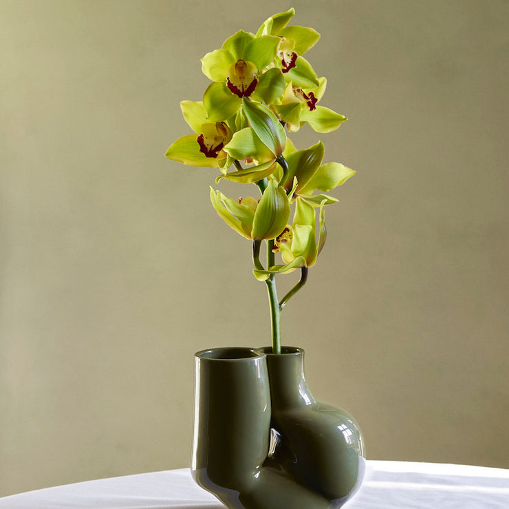 Med enkelt og grafisk design, gjør det seg ekstra godt med blomster med samme uttrykk
