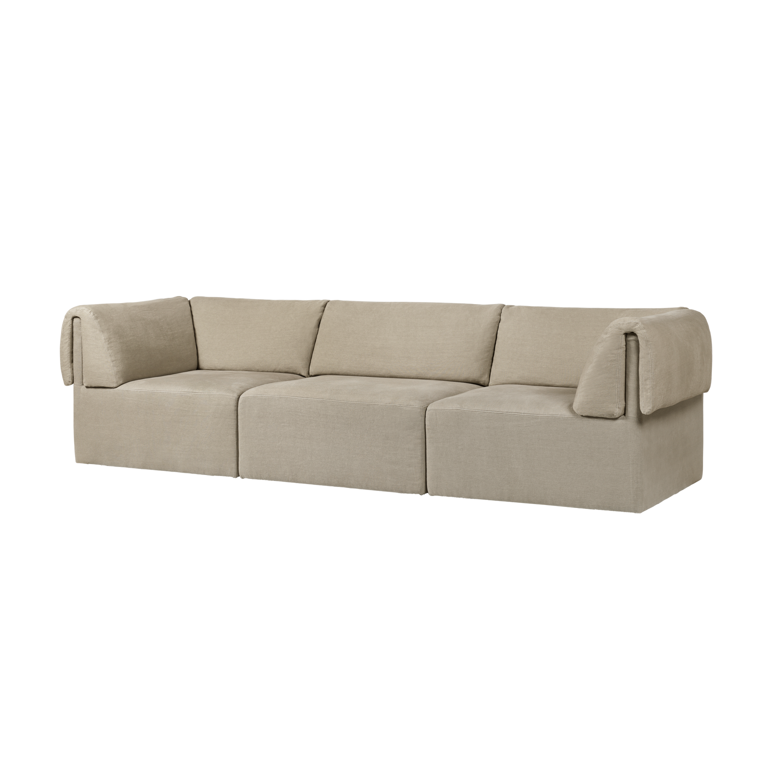 Wonder Sofa fra Gubi, er en moderne tolkning av 70-tallets loungemøbler. Sofaen er designet av stjerneduoen Space Copenhagen, og Wonder er en oppdatert, uformell, sjenerøs og leken modulsofa. Eksempel på bildet: Tekstil Bel Lino G077 108, Prisgruppe 2.