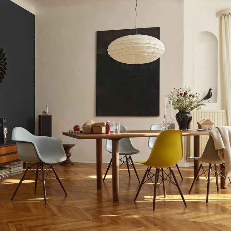 Klarer du ikke å bestemme deg for farge? Alle fargene fra Vitra er designet for å passe perfekt sammen, slik at valgene blir enklere for deg – samtidig som det gjør interiøret ditt mer spennende.