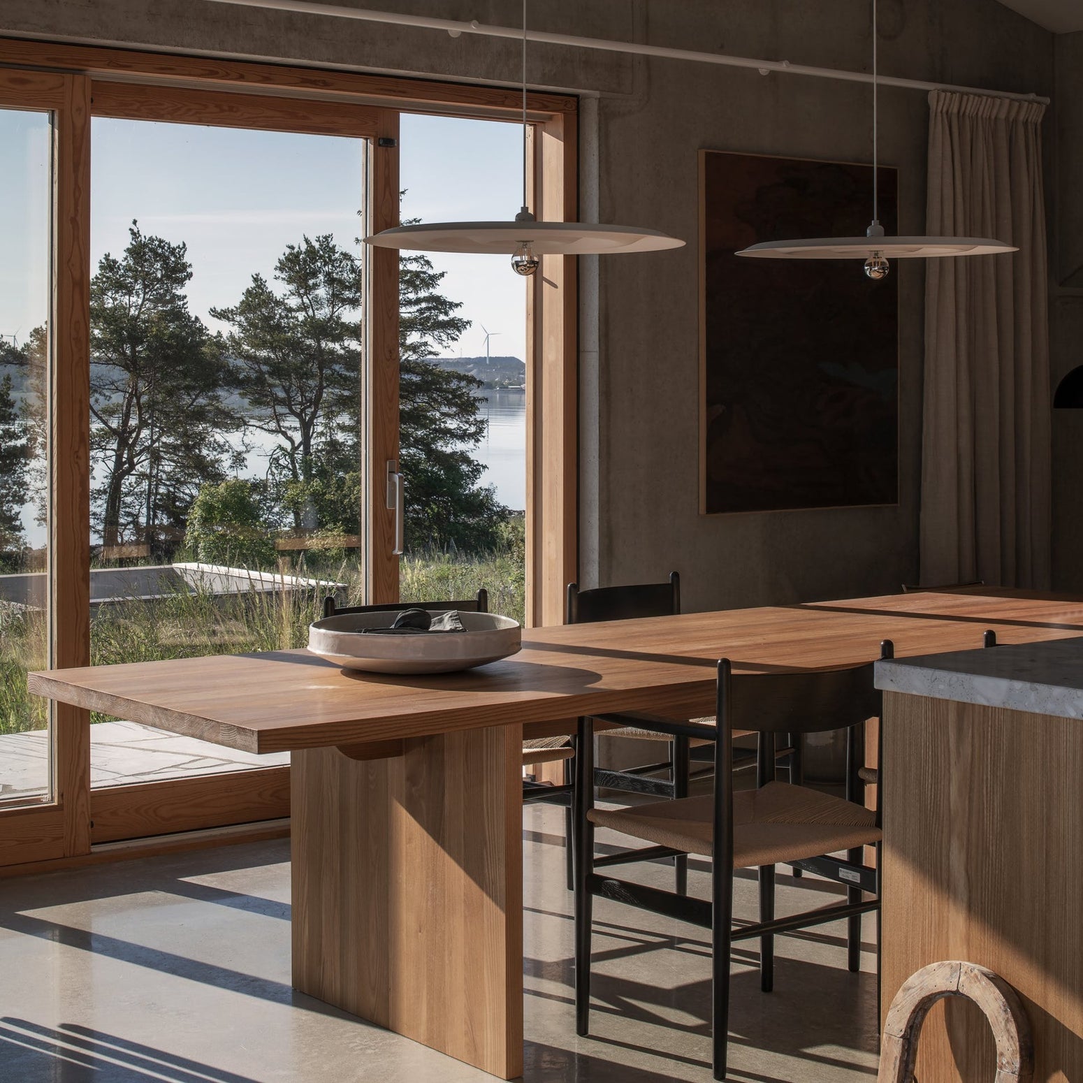 Alma-lampen passer godt inn i et nordisk interiør, som preges av rene linjer og naturlige materialer