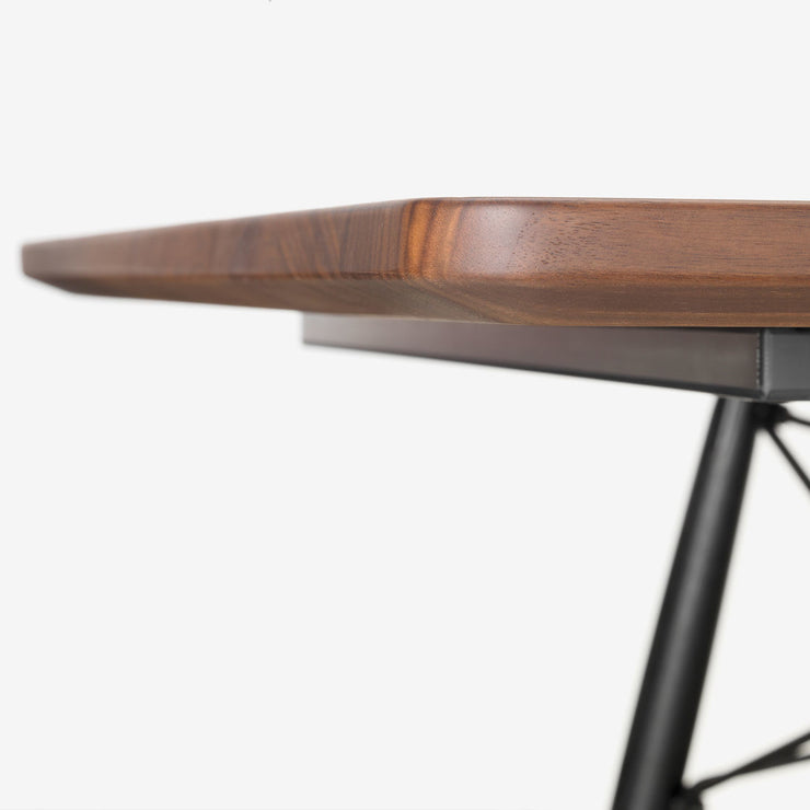 Sofabord Eames Coffee Table 76x76 med plate i amerikansk valnøtt