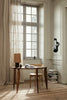 Oyster Wall Lamp har en dekorativ, organisk form, og myke, livlige kurver