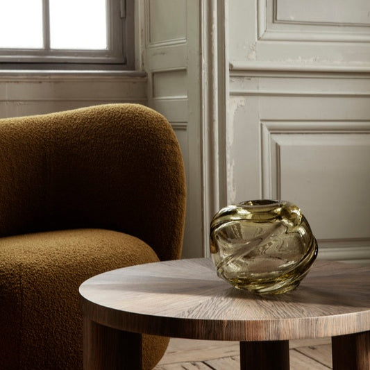 Water Swirl Vase fra Ferm Living er vakkert håndverk og alle vaser er unike
