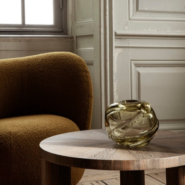 Water Swirl Vase fra Ferm Living er vakkert håndverk og alle vaser er unike