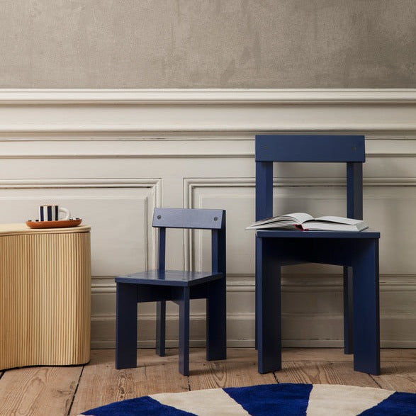 Denne stolen har ikke bare et dekorativt design, den er også en komfortabel sitteplass for de små.