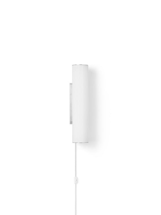 Vuelta vegglampe med detaljer i rustfritt stål