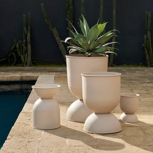 Hourglass-pottene gir plantene et fint løft, og kan brukes begge veier. 