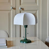 Bordlampen Poem Table Lamp i farge grass green (gressgrønn)