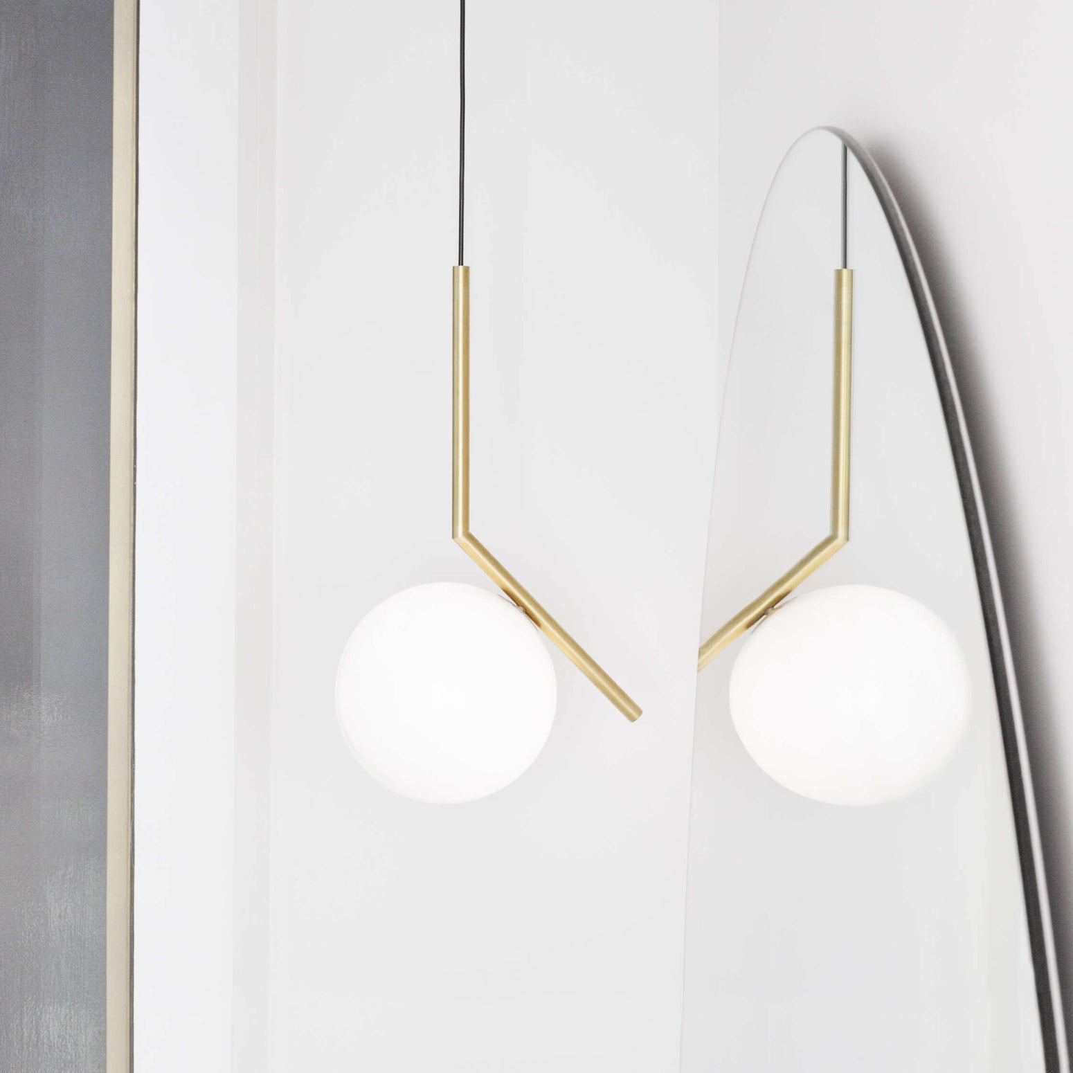 Lampen kommer også i messing og krom