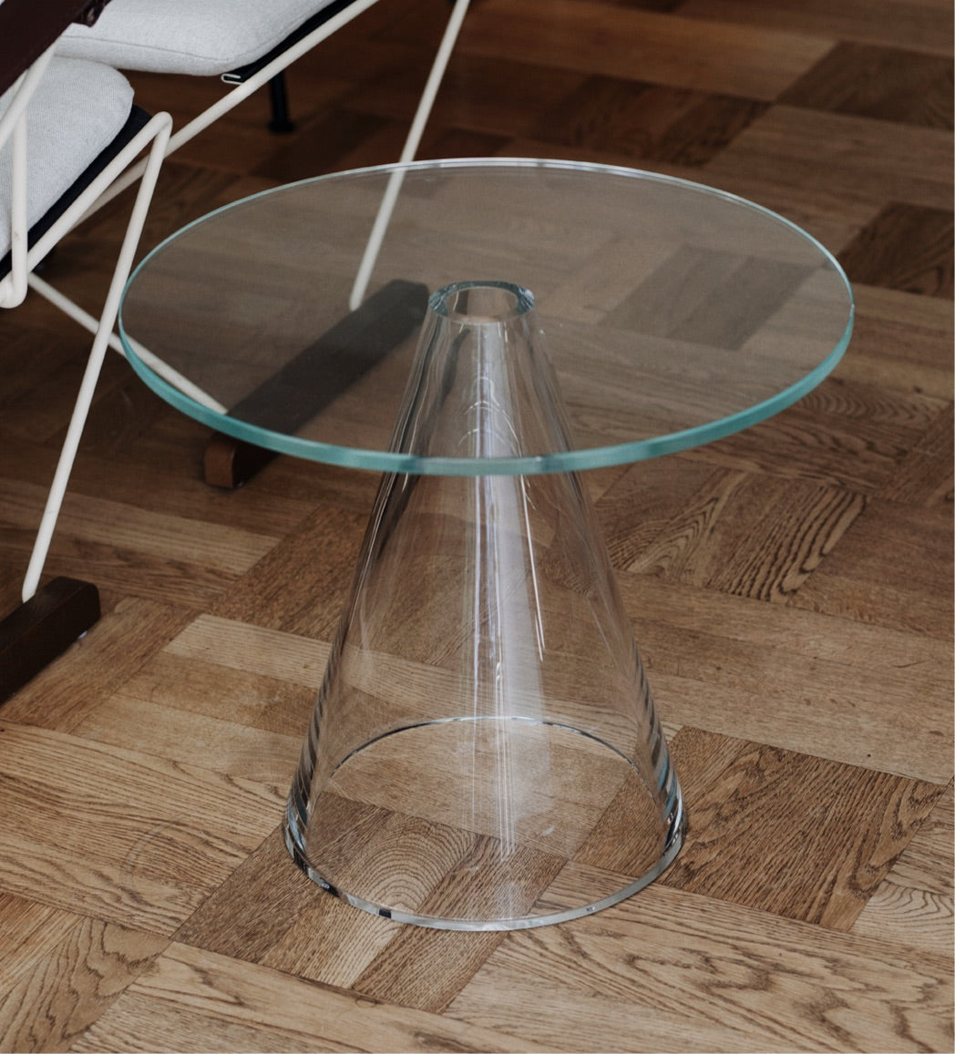 sander sidebord i glass