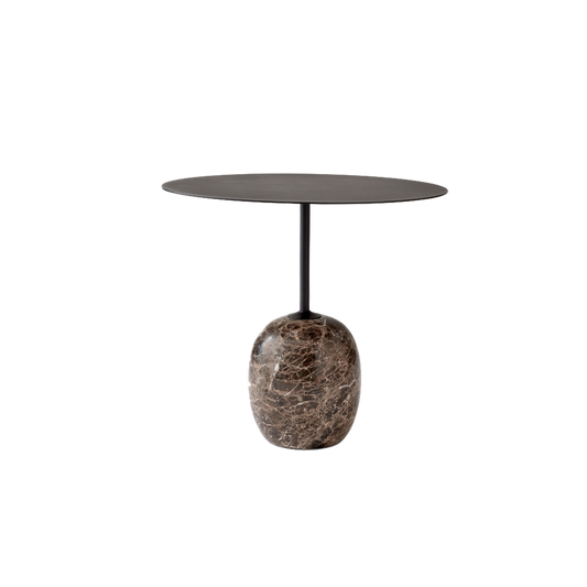 Det vakre sidebordet Lato LN9 fra &amp;tradition, ligner ved første øyekast en skulptur. Den ovale bordplaten balanserer vakkert på en base i marmor, og er designet av Luca Nichetto.
