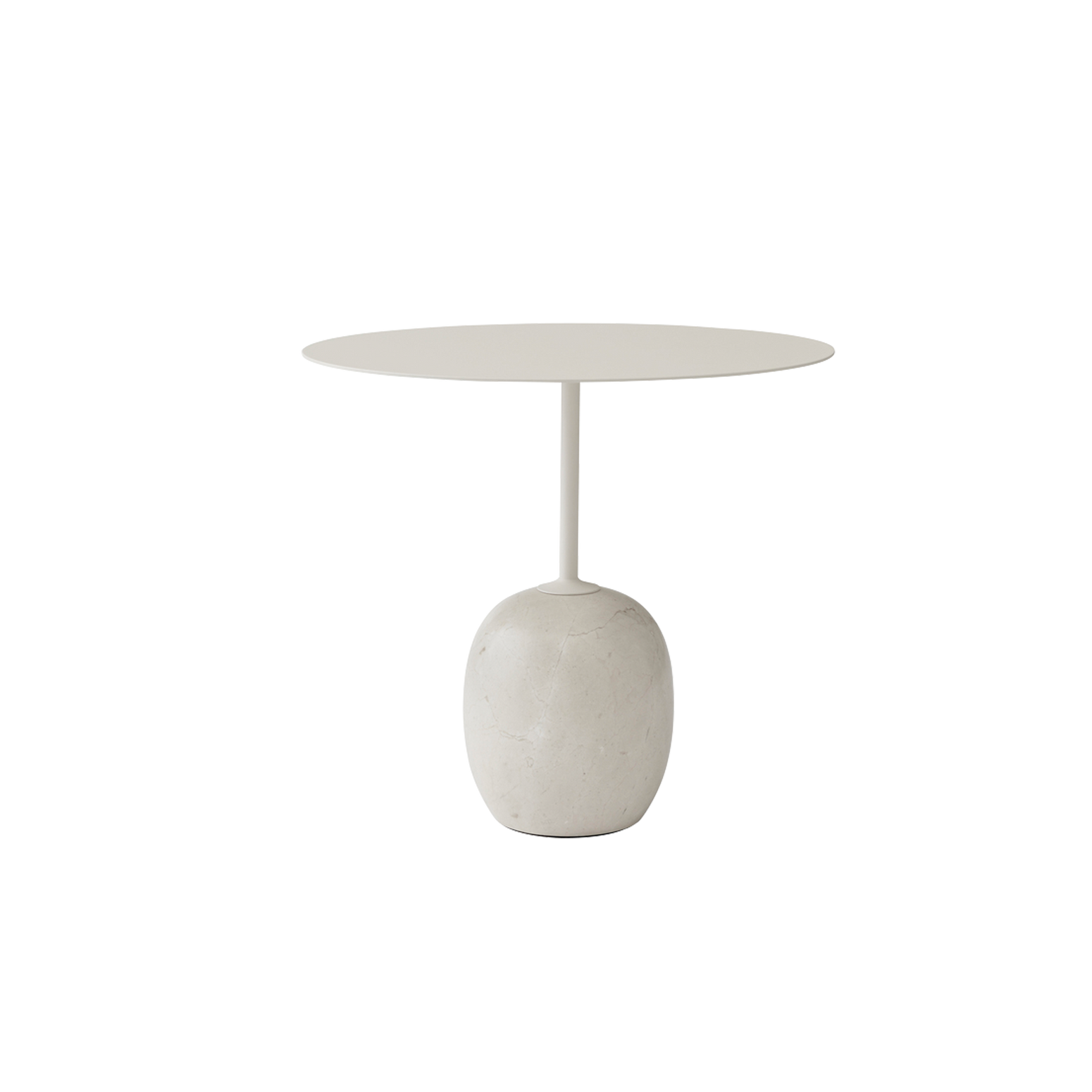 Det vakre sidebordet Lato LN9 fra &tradition, ligner ved første øyekast en skulptur. Den ovale bordplaten balanserer vakkert på en base i marmor, og er designet av Luca Nichetto.