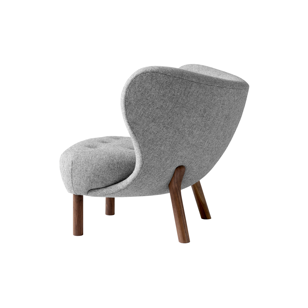 Little Petra, trukket i Kvadrat-tekstilet Hallingdal og bein i ojet valnøtt.