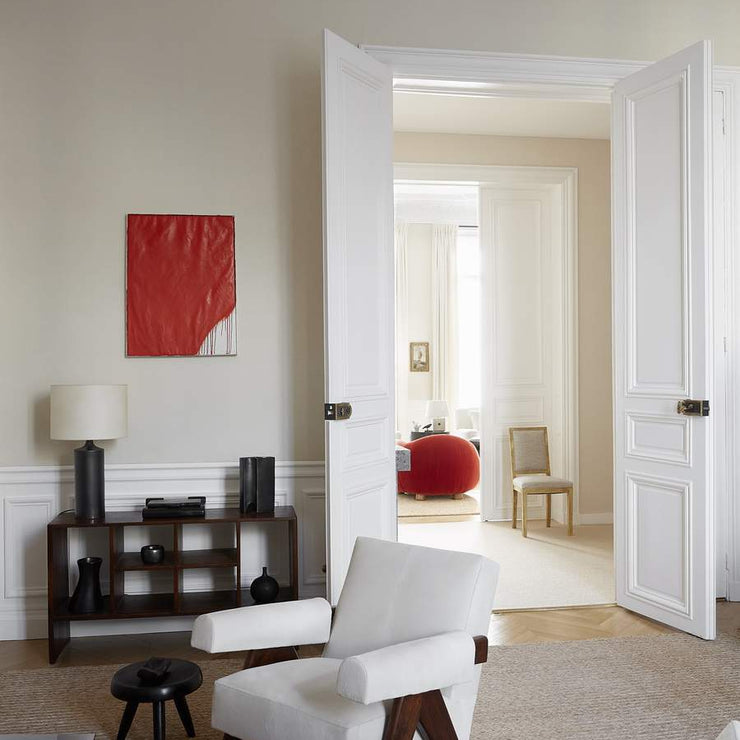 Boken byr på inspirerende eksempler på fantastiske hjem innredet med mid century-design