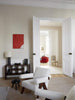 Boken byr på inspirerende eksempler på fantastiske hjem innredet med mid century-design