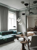 Boken byr på inspirerende eksempler på fantastiske hjem innredet med mid century-design