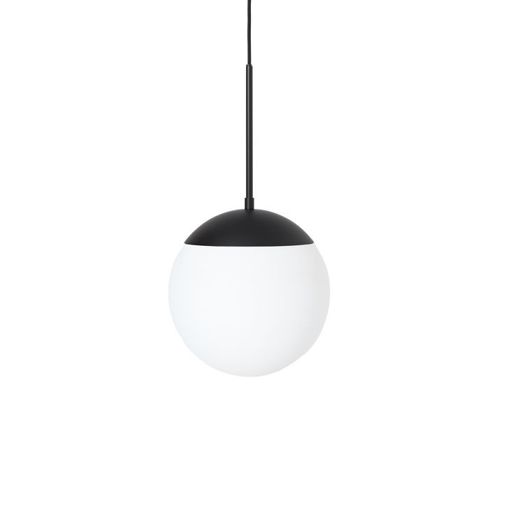 Takpendel Lord 1 pendant Ø300 fra Rubn, er den enkle og perfekte lampen du alltid har lett etter. Heng den opp i en gang, på et soverom eller over et spisebord.