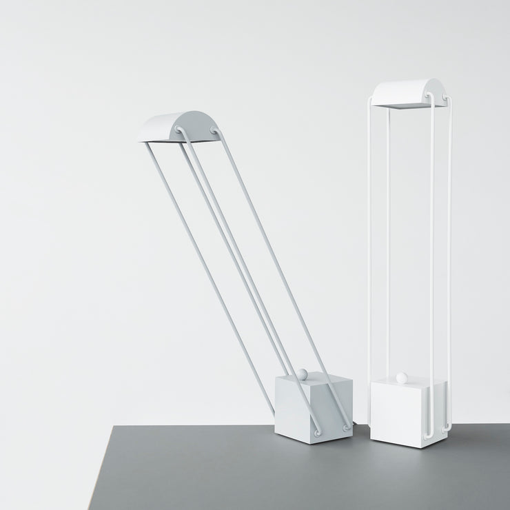 Tokio bordlampe kommer i to farger